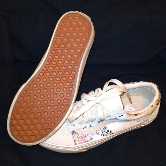 Shoes - Picture 4 of 5